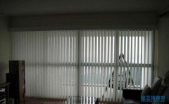 到底安裝一個(gè)電動(dòng)窗簾多少錢(qián)?電動(dòng)窗簾與傳統窗簾大比拼